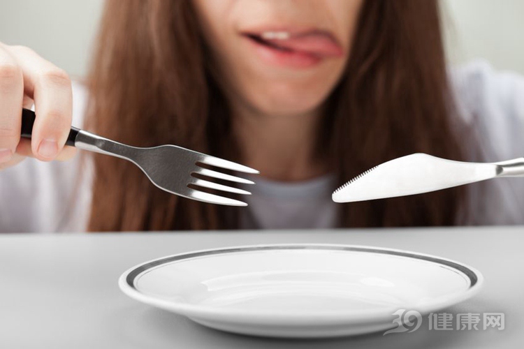 堅持吃晚餐的人，身體會有4個“不同”！你發現了嗎？