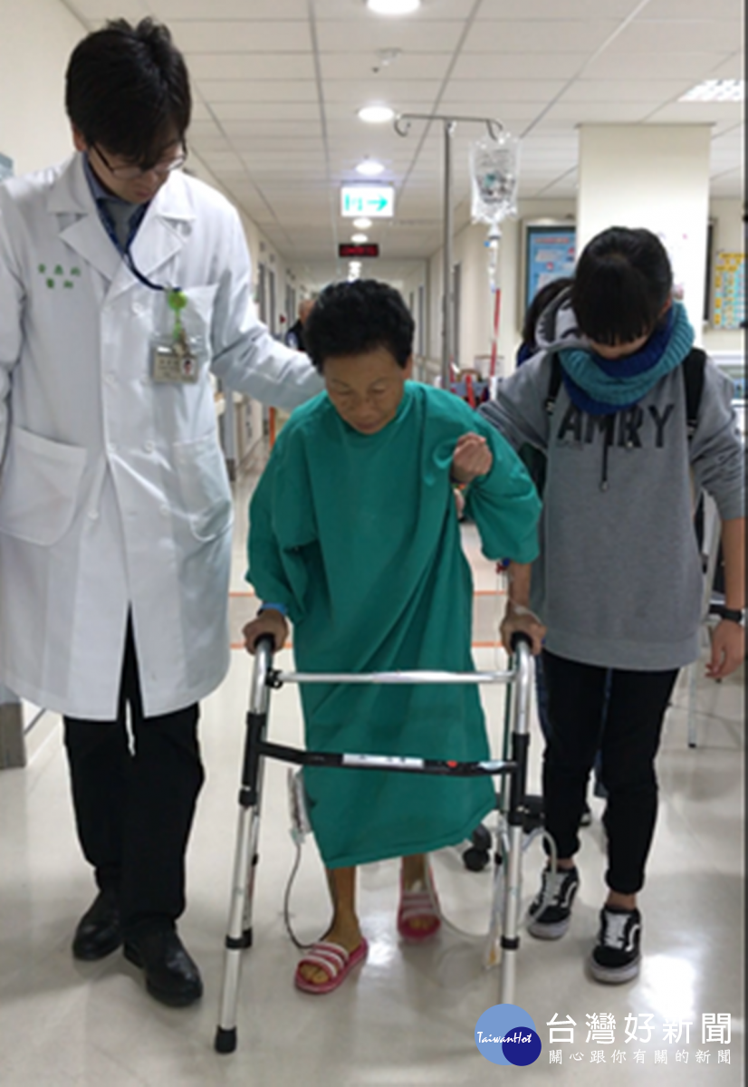 8旬阿嬤罹髖關節退化　DDA手術後順利行走