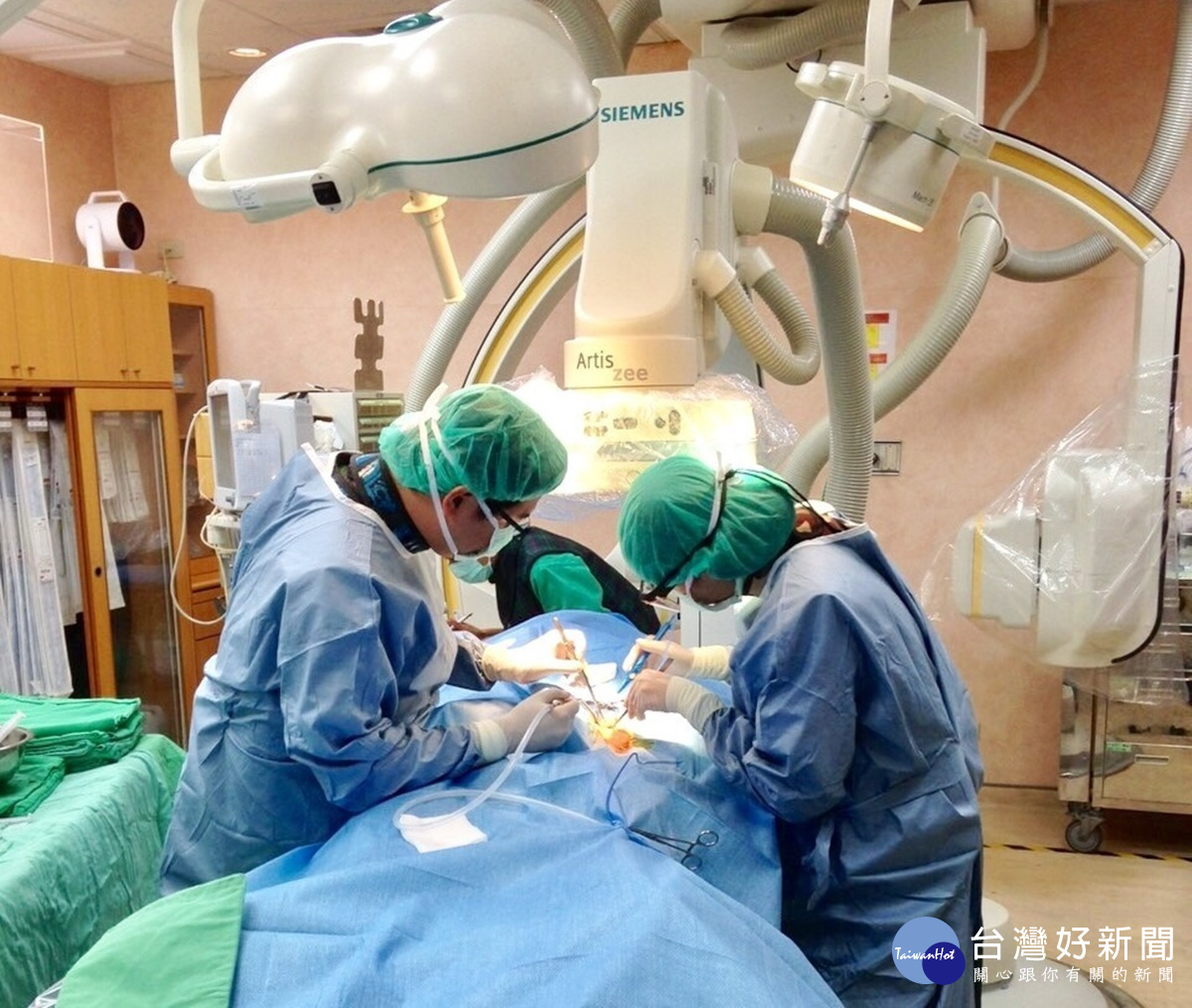雙高難度微創手術同時施行　台大新竹成功救治86歲老翁