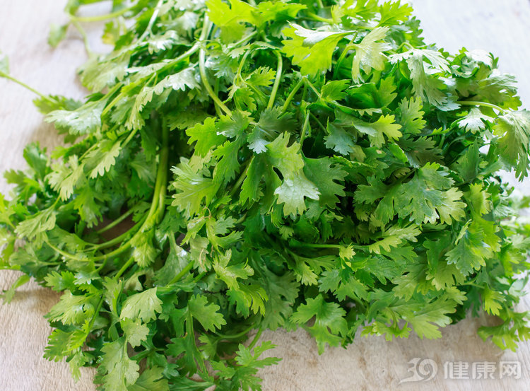 生病之後才知道，香菜有4個禁忌，很多人還在瞎吃