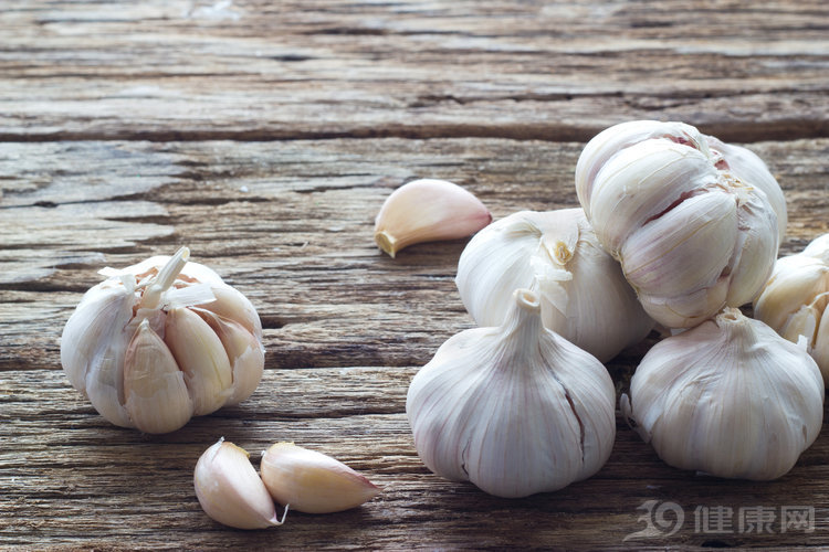 吃大蒜有這5種好處，只要看到1種，就不會夾起來扔掉