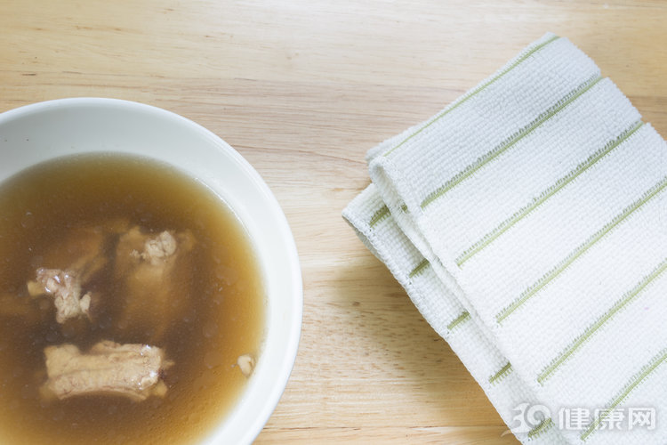 你真的知道怎麼正確喝湯嗎？來看看這3點！