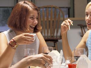 標題一：你有酒精依賴症嗎？自測和戒除方法在這 標題二：你自測過酒精依賴症嗎？試試讓自己心安