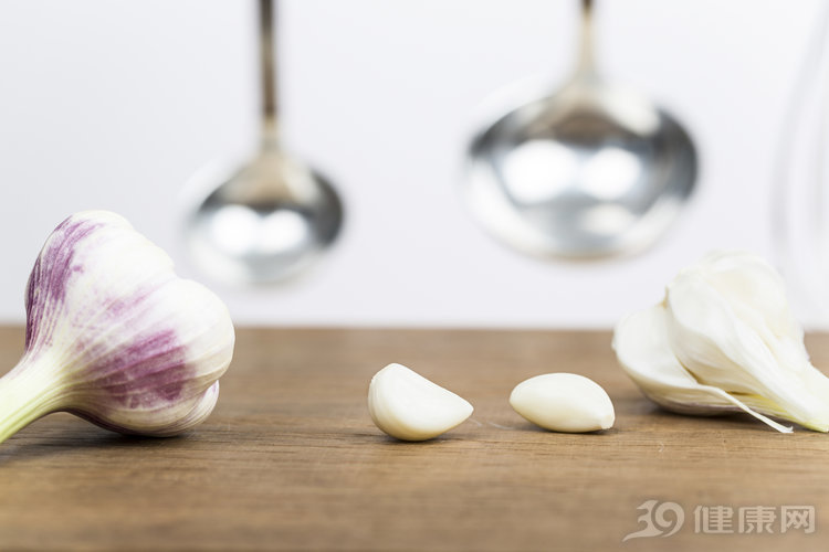 活了幾十年才知道：大蒜的好處這麼多！後悔沒吃多點