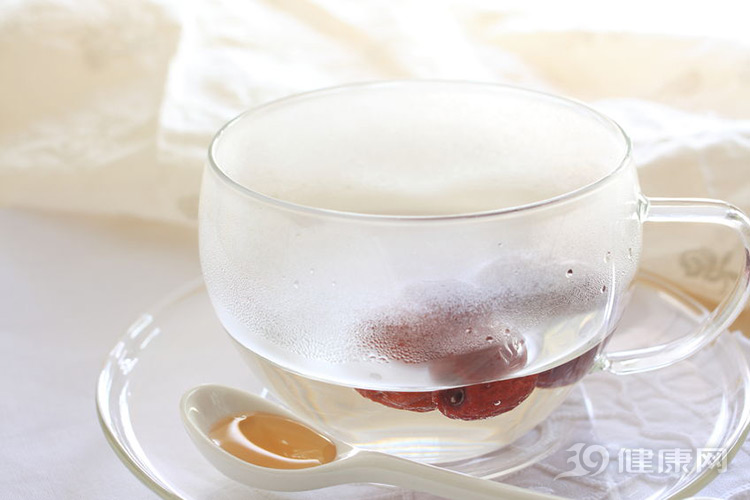 大棗泡水有5大好處，但有2類人最好不要！其中有你沒