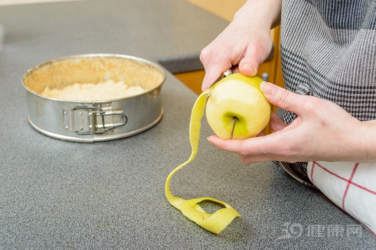 蘋果煮着吃，居然有這麼多的好處！再生吃就太浪費了