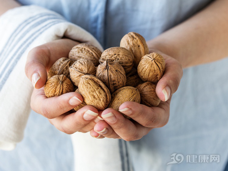 核桃一身都是寶，但3個禁忌不能犯！給家裡人看看