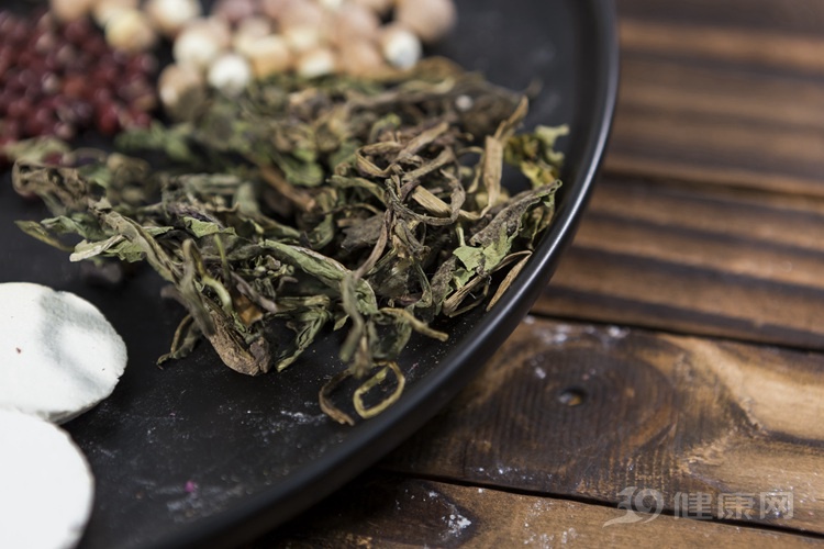 用蒲公英泡水喝一周，4大好處會慢慢顯現！但需注意3點