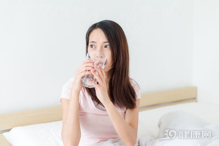 5個時間點堅持喝水，身體會收到一大波好處！還能防血栓