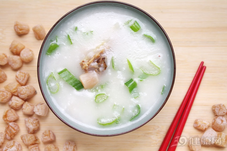 白粥、麵條，吃了這麼多年“養胃”食物，醫生說都白吃了！