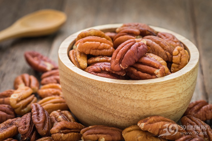 食品教授：碧根果對人體有兩大好處！但注意別超這個量