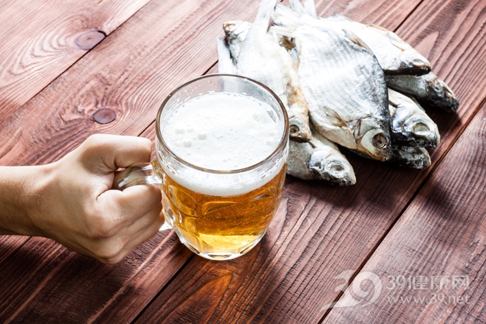 海鮮加啤酒，痛風跟着走？真假一看就知道了