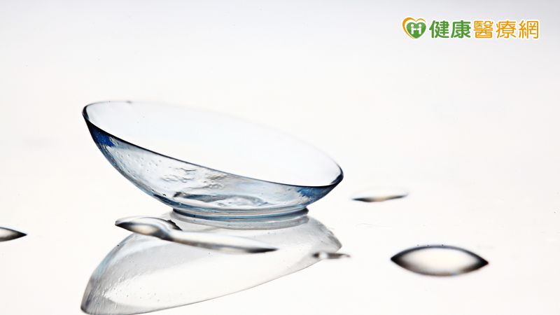 戴隱形眼鏡竟角膜破皮？　眼科醫警告「１原因」超傷眼