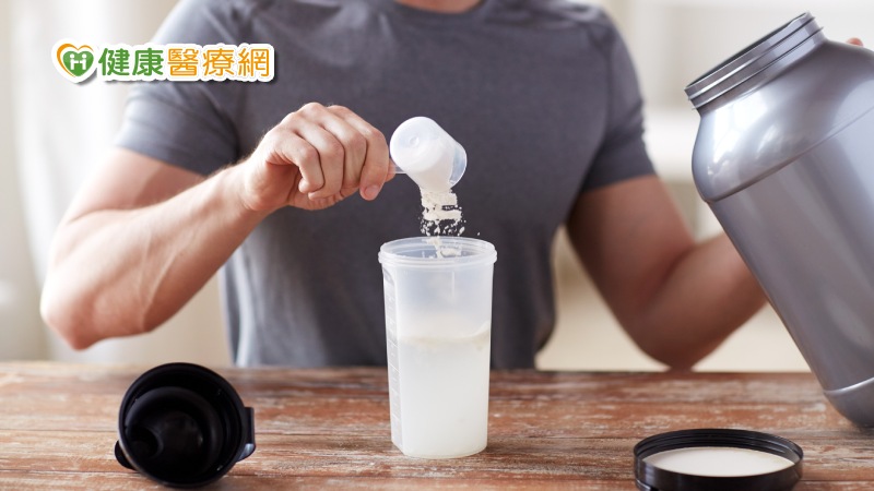 肌酸、BCAA到底要不要吃？　運動營養品補充原則