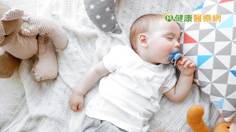 小baby幾歲要斷奶嘴？　兒科醫師這樣說_牙冠增長術